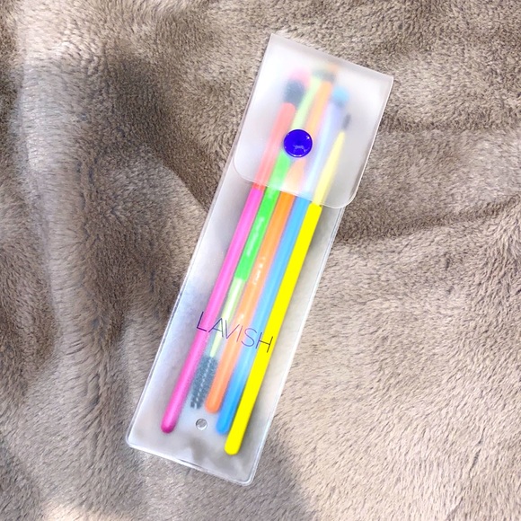 LAVISH Makeup Brushes